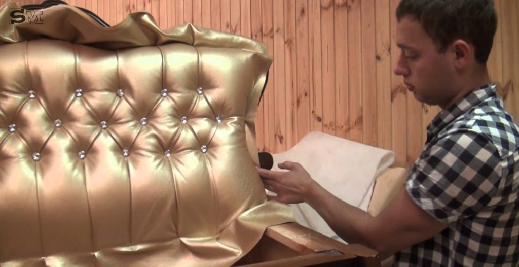 Обшивка дивана на дому частным мастером. Цены от 3500руб.